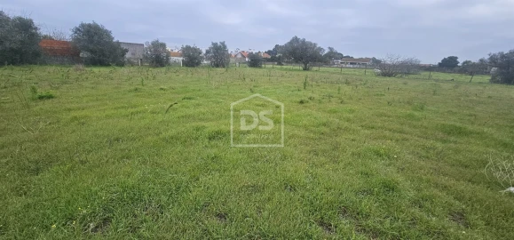 Terreno Misto para Venda em Sarilhos Grandes