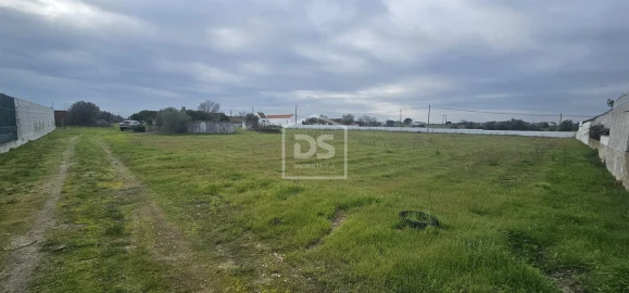 Terreno Misto para Venda em Sarilhos Grandes