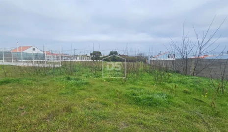 Terreno Misto para Venda em Sarilhos Grandes