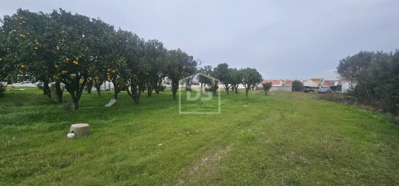 Terreno Misto para Venda em Sarilhos Grandes