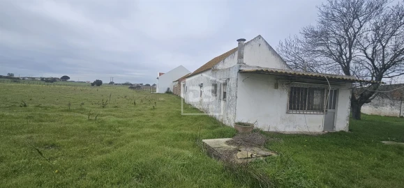 Terreno Misto para Venda em Sarilhos Grandes