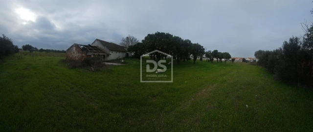 Terreno Misto para Venda em Sarilhos Grandes