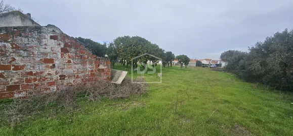 Terreno Misto para Venda em Sarilhos Grandes