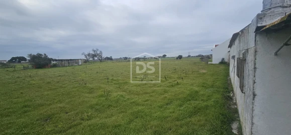 Terreno Misto para Venda em Sarilhos Grandes