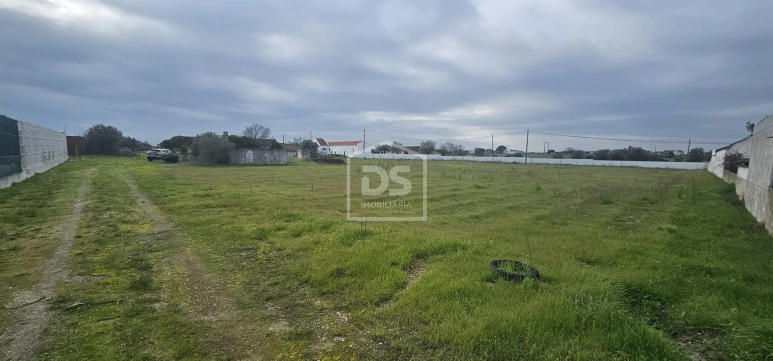 Terreno Misto para Venda em Sarilhos Grandes Foto 2