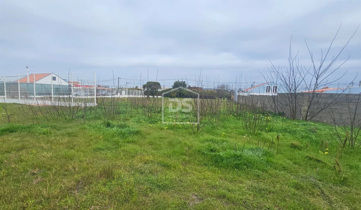 Terreno Misto para Venda em Sarilhos Grandes Foto 9