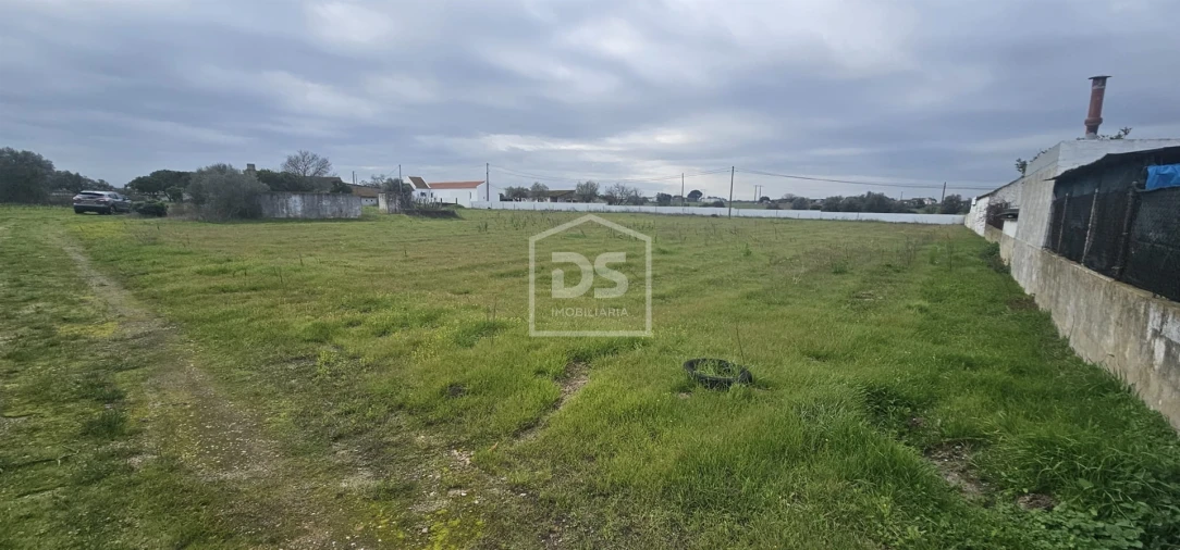 Terreno Misto para Venda em Sarilhos Grandes Foto 4
