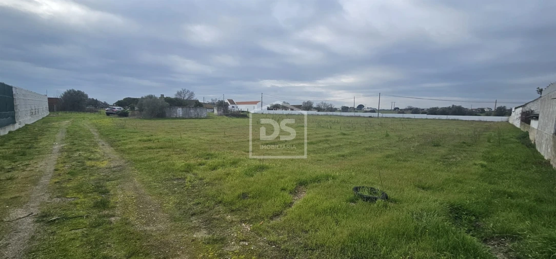 Terreno Misto para Venda em Sarilhos Grandes Foto 2