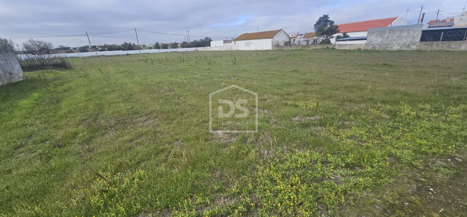 Terreno Misto para Venda em Sarilhos Grandes Foto 1