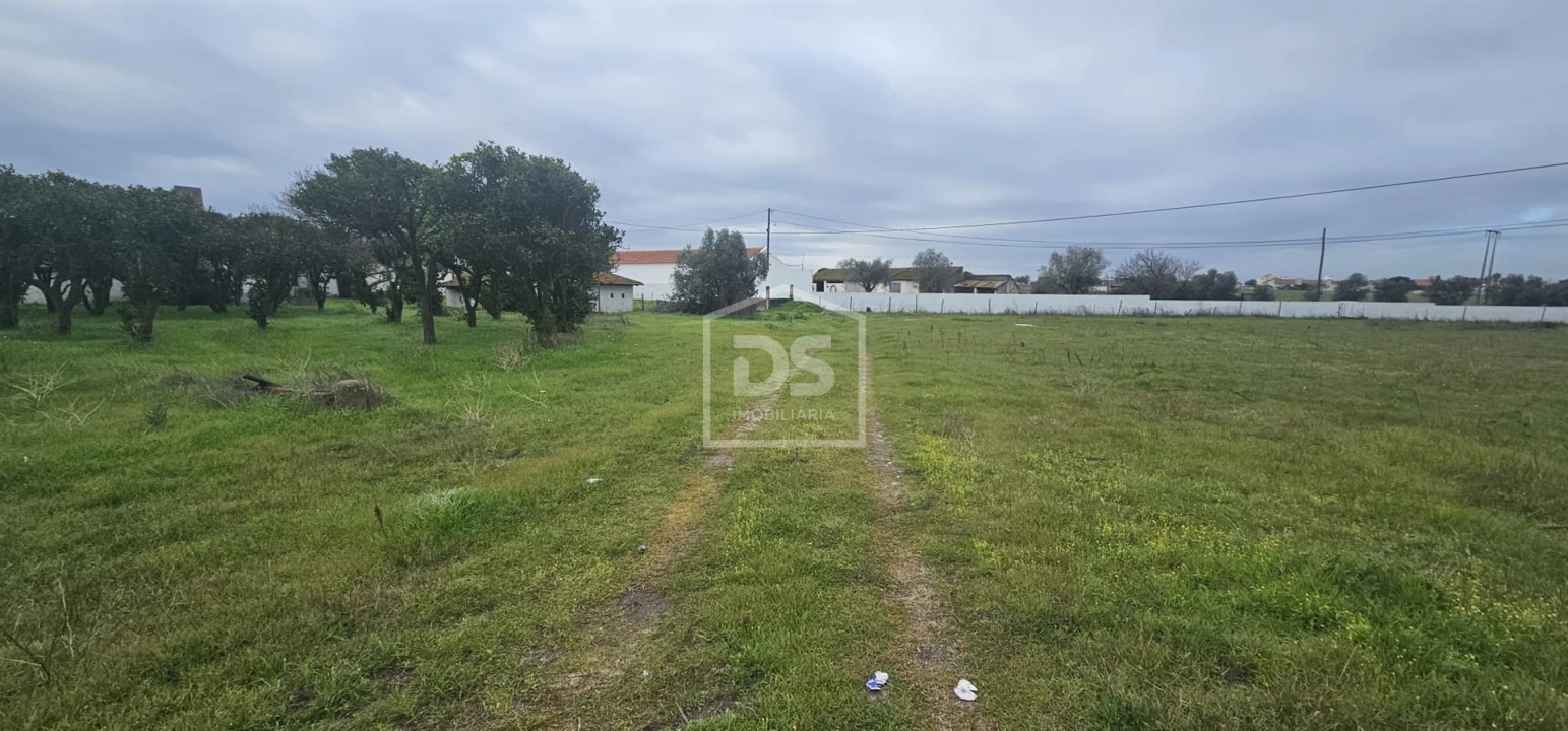 Terreno Misto para Venda em Sarilhos Grandes Foto 10