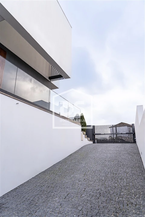 Moradia T3 para Venda em Frazão Arreigada