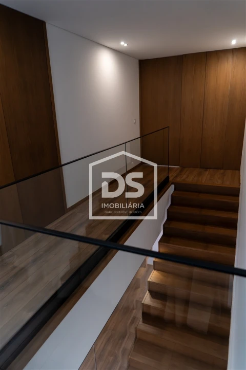 Moradia T3 para Venda em Frazão Arreigada