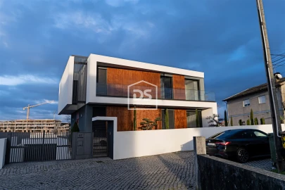 Moradia T3 para Venda em Frazão Arreigada