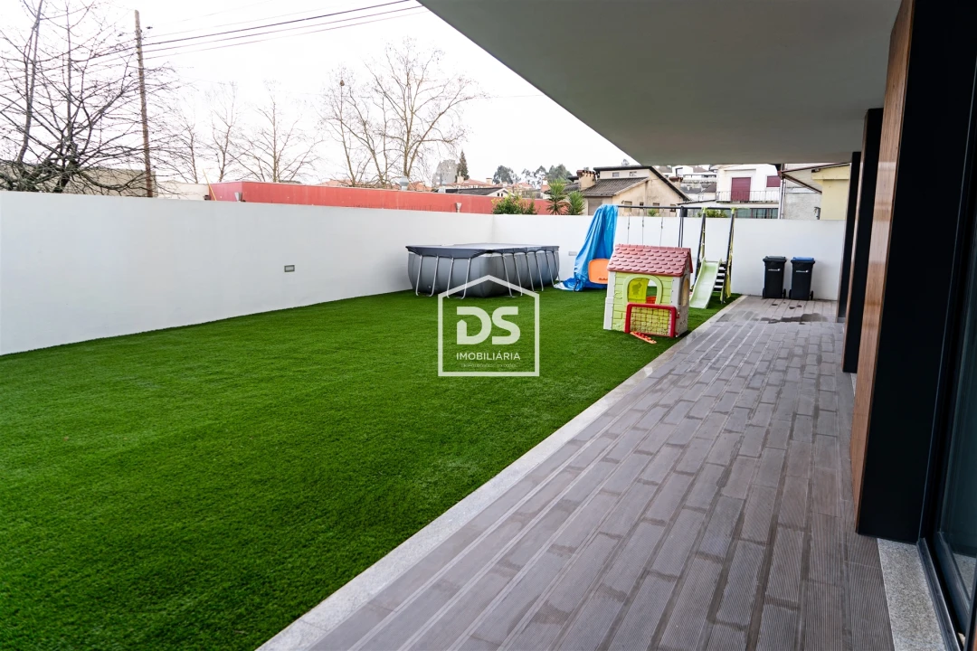 Moradia T3 para Venda em Frazão Arreigada Foto 33