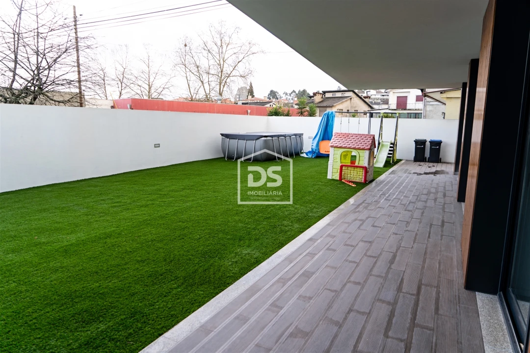 Moradia T3 para Venda em Frazão Arreigada Foto 8