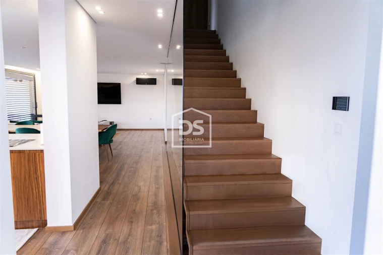 Moradia T3 para Venda em Frazão Arreigada Foto 6