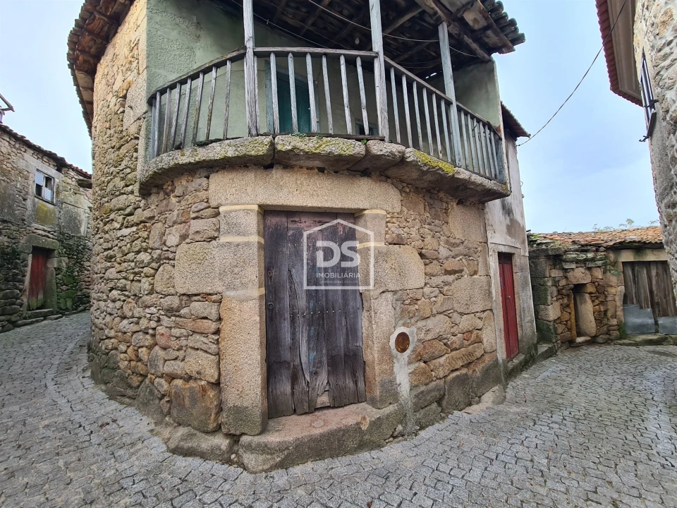 Moradia T5 para Venda em Aricera e Goujoim Foto 1