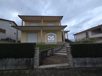 Moradia T3 para Venda em Barcos e Santa Leocádia