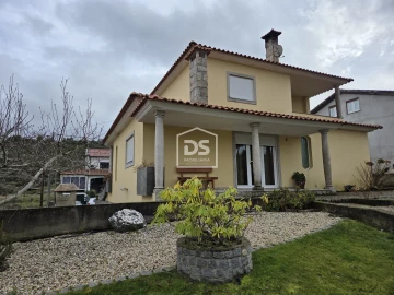 Moradia T3 para Venda em Barcos e Santa Leocádia