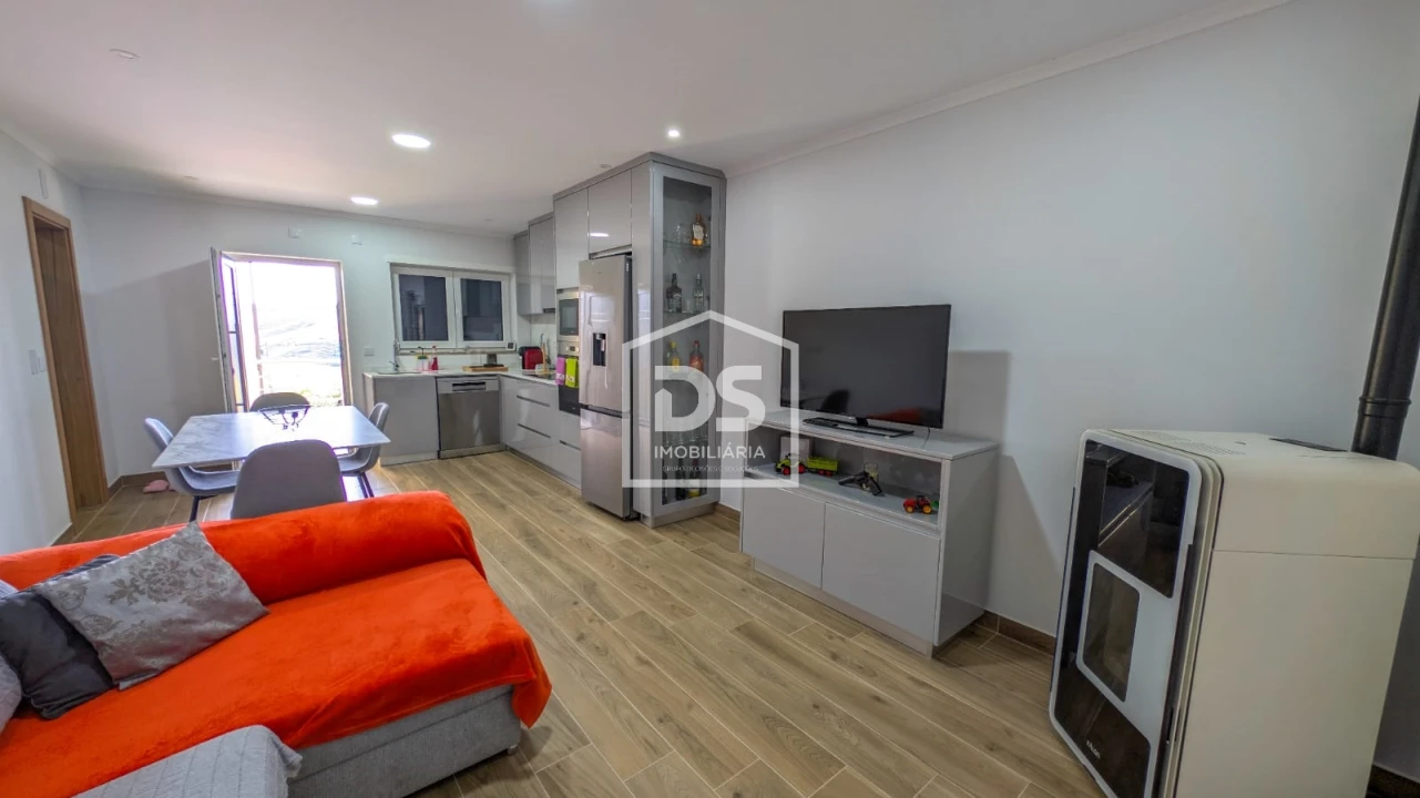 Moradia T3 para Venda em Guiães Foto 21