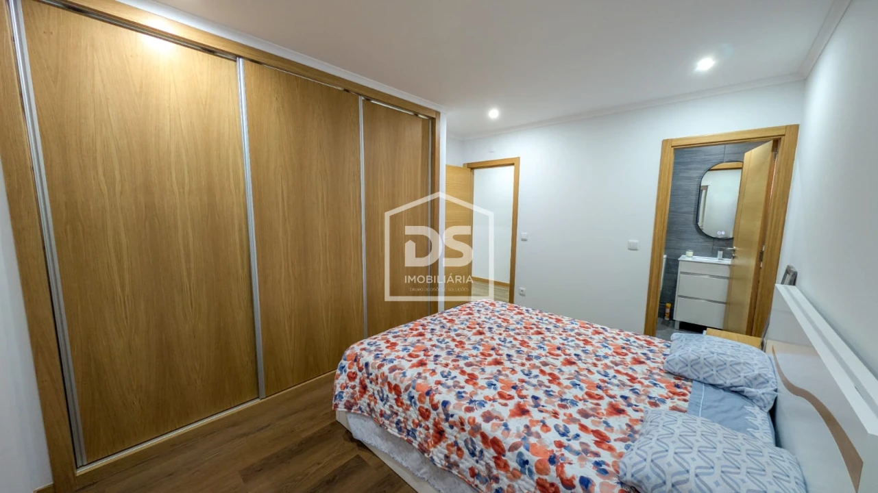 Moradia T3 para Venda em Guiães Foto 9