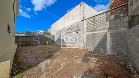 Moradia T3 para Venda em Guiães