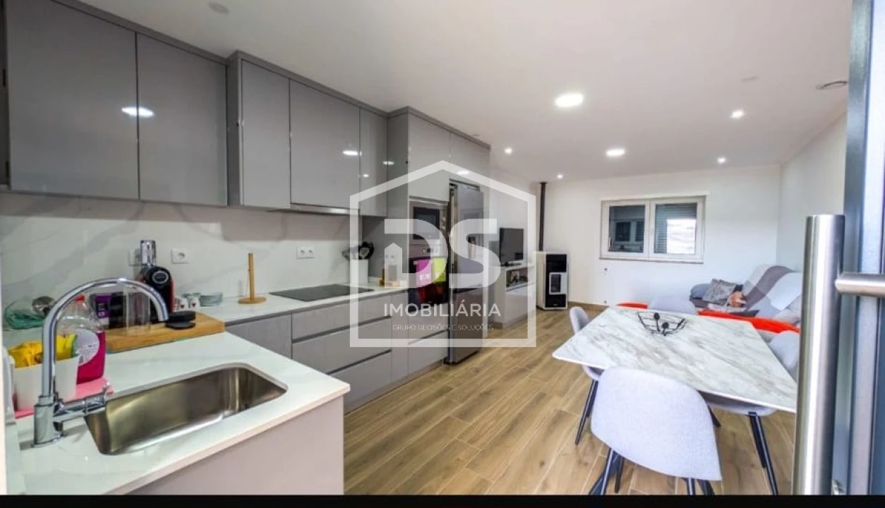 Moradia T3 para Venda em Guiães Foto 4