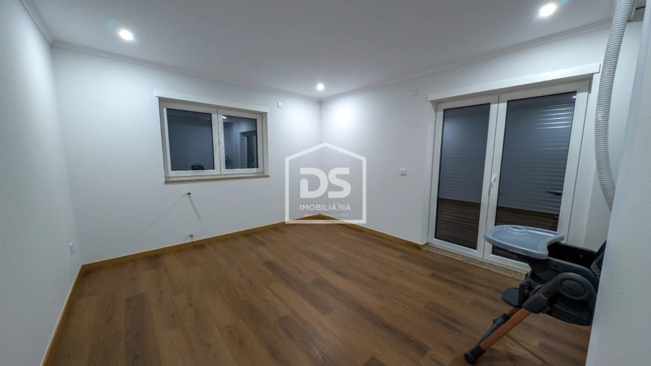 Moradia T3 para Venda em Guiães Foto 40