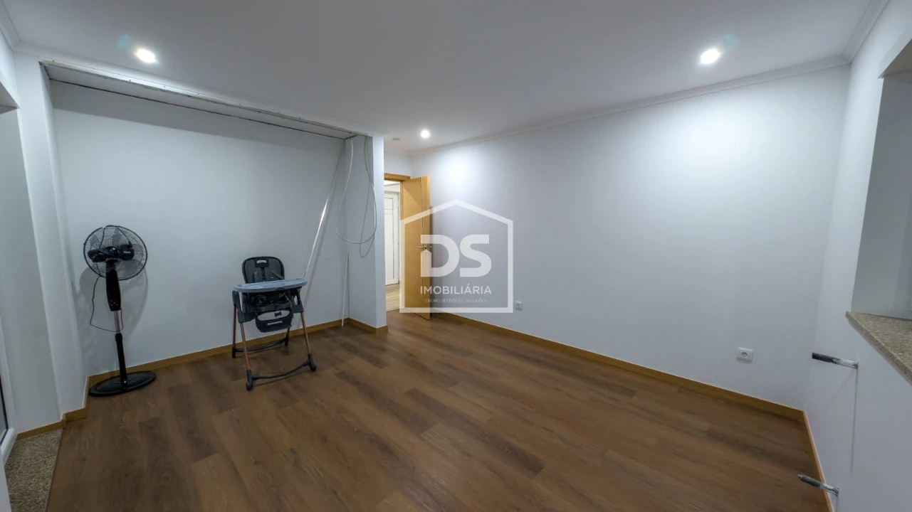 Moradia T3 para Venda em Guiães Foto 17