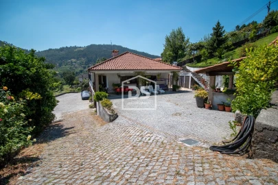 Moradia T3 para Venda em Freixo de Cima e de Baixo