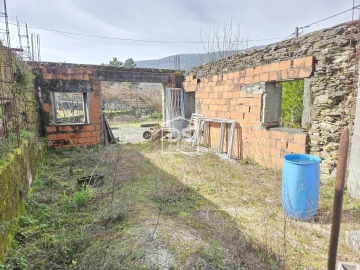 Moradia T2 para Venda em Moura Morta e Vinhós