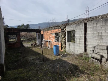 Moradia T2 para Venda em Moura Morta e Vinhós