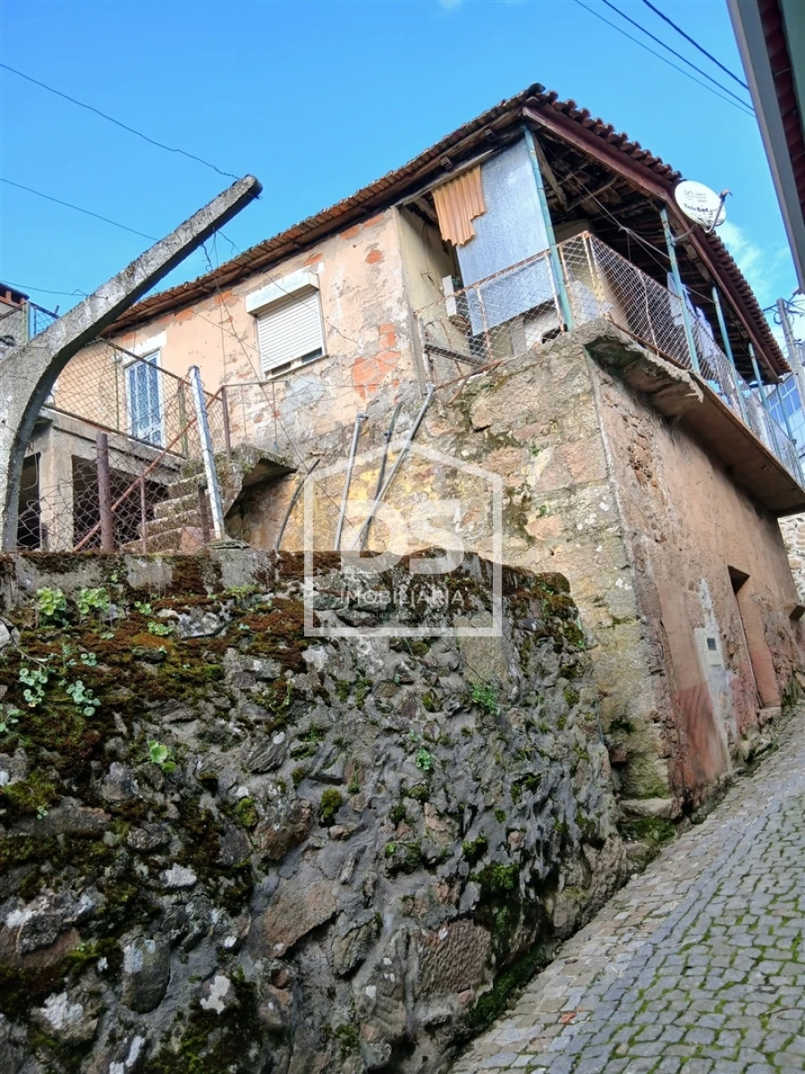 Moradia T3 para Venda em Armamar Foto 2