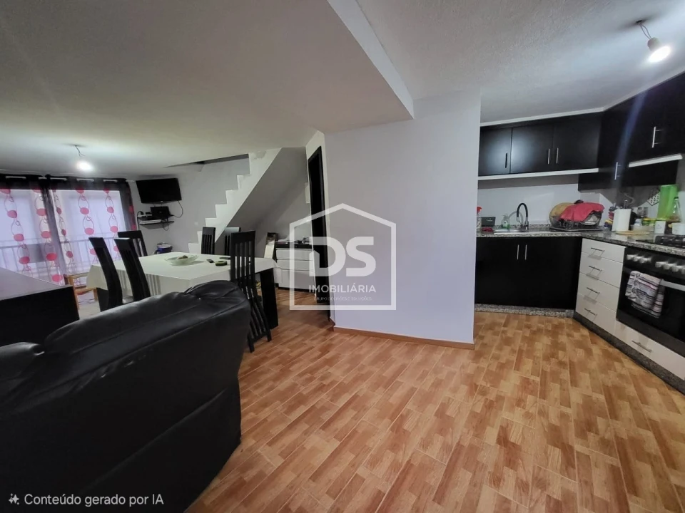 Moradia T2 para Venda em Aricera e Goujoim Foto 1