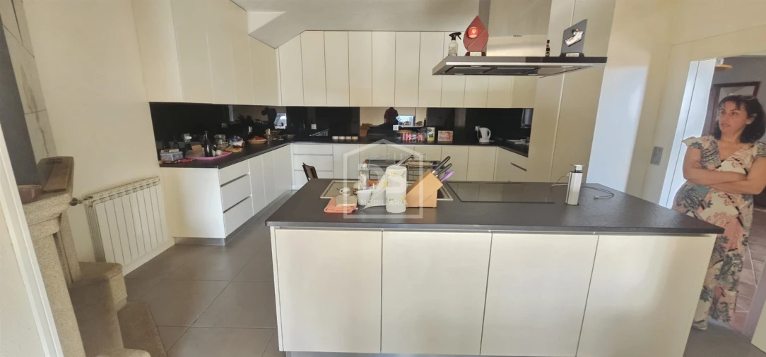 Moradia T6 para Venda em Mancelos Foto 8