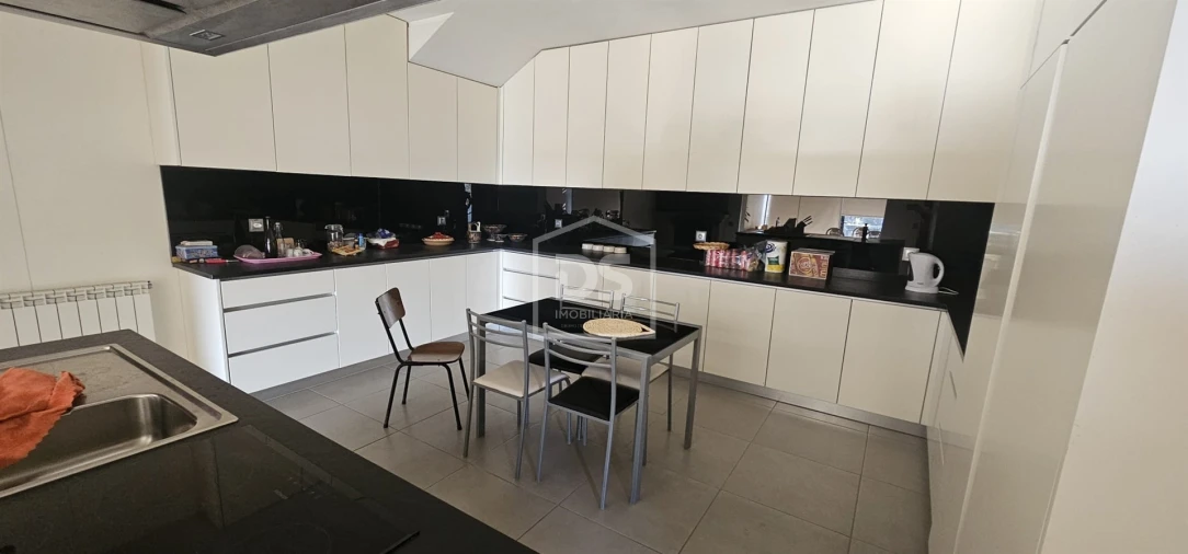 Moradia T6 para Venda em Mancelos Foto 13