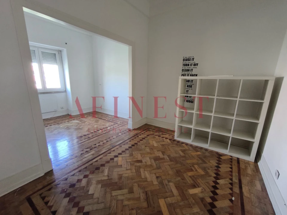 Apartamento T5 para Arrendamento em Avenidas Novas Foto 2