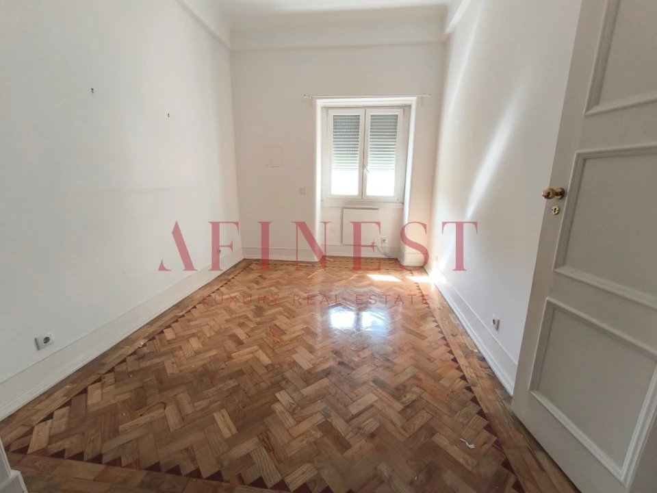 Apartamento T5 para Arrendamento em Avenidas Novas Foto 3