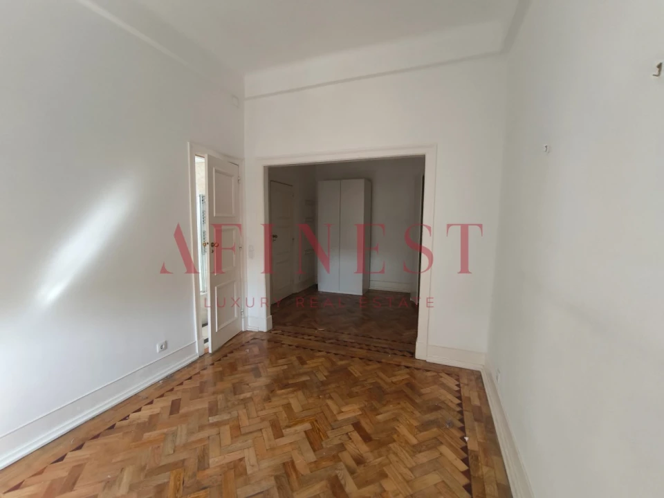 Apartamento T5 para Arrendamento em Avenidas Novas Foto 12