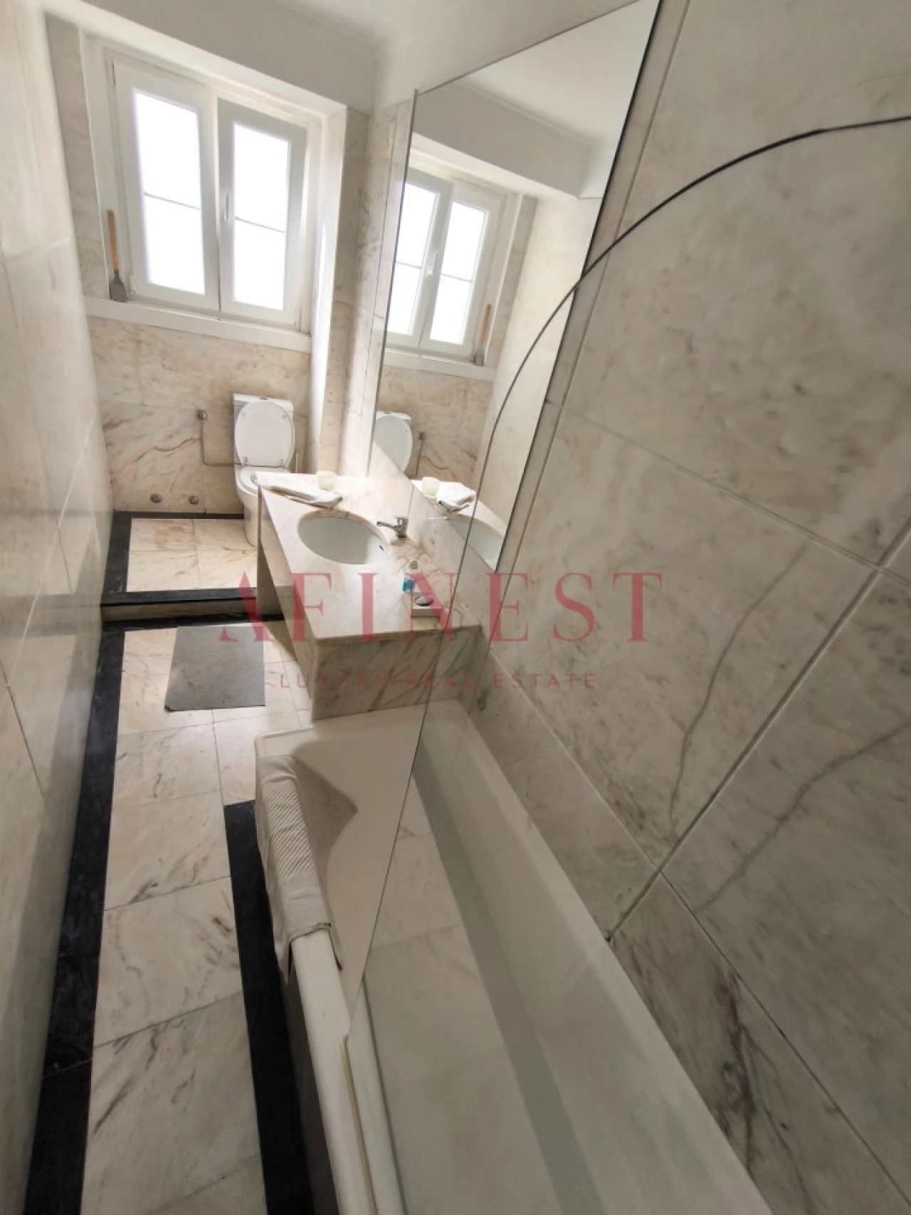 Apartamento T5 para Arrendamento em Avenidas Novas Foto 13