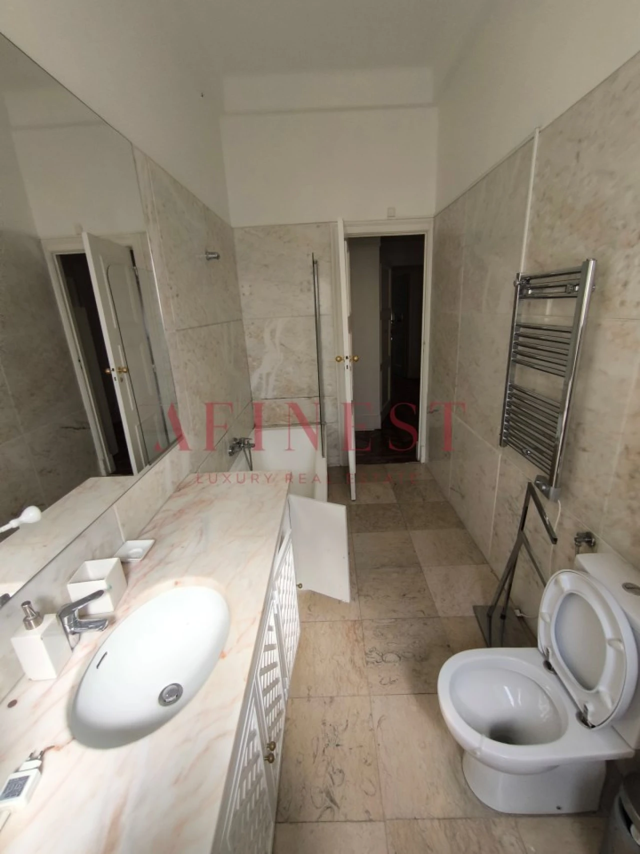 Apartamento T5 para Arrendamento em Avenidas Novas Foto 15
