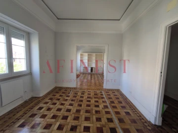 Apartamento T5 para Arrendamento em Avenidas Novas