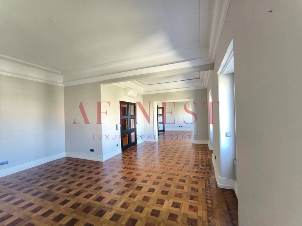 Apartamento T5 para Arrendamento em Avenidas Novas Foto 5