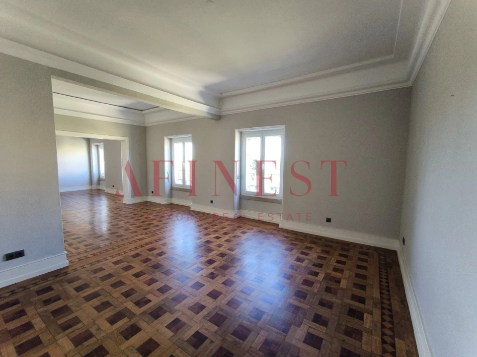 Apartamento T5 para Arrendamento em Avenidas Novas Foto 7