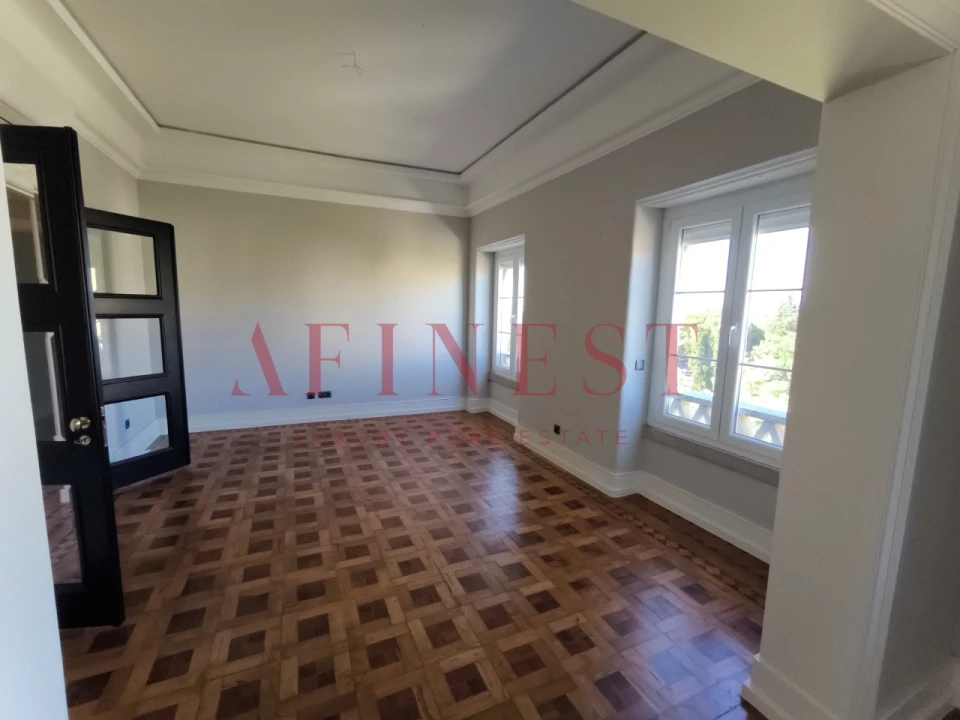 Apartamento T5 para Arrendamento em Avenidas Novas Foto 8