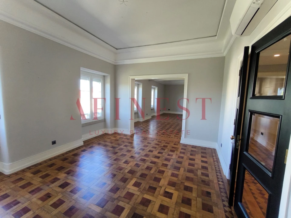 Apartamento T5 para Arrendamento em Avenidas Novas Foto 9