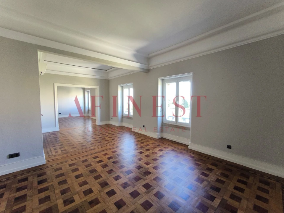 Apartamento T5 para Arrendamento em Avenidas Novas Foto 1