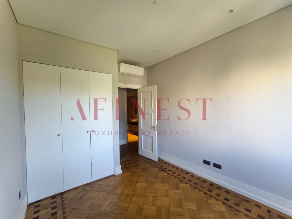 Apartamento T5 para Arrendamento em Avenidas Novas Foto 11