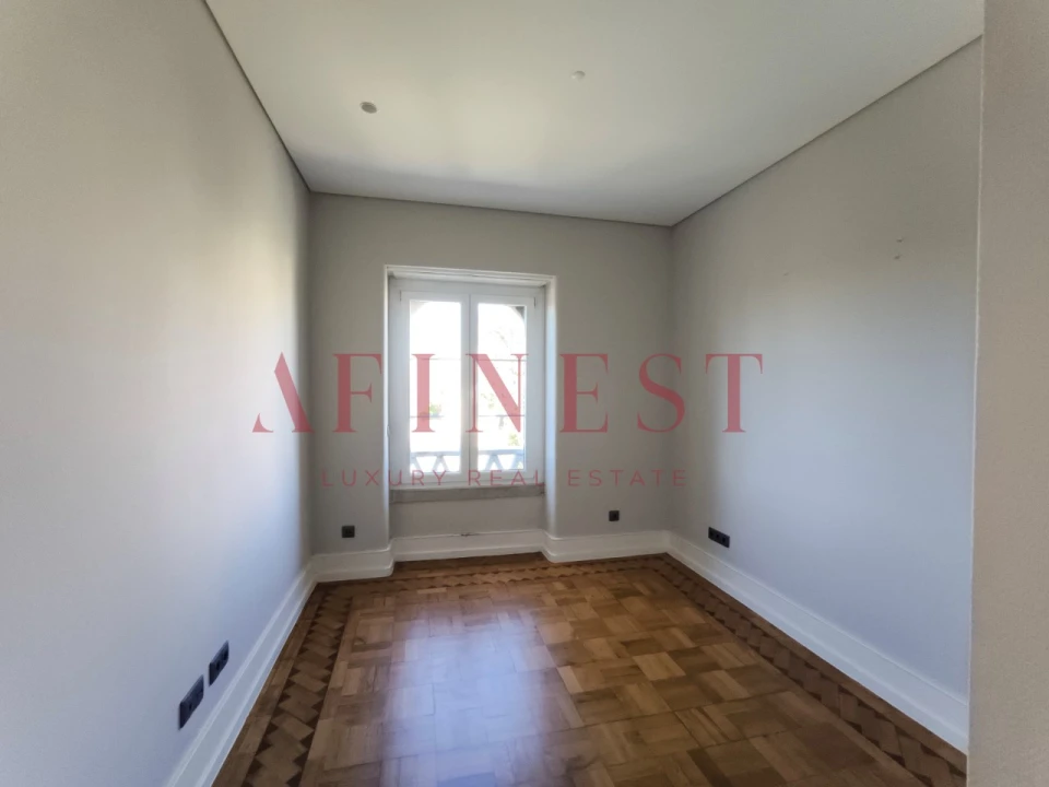 Apartamento T5 para Arrendamento em Avenidas Novas Foto 13