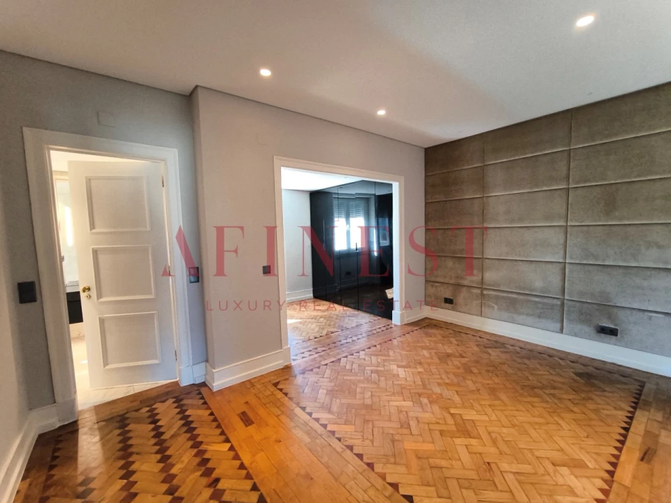 Apartamento T5 para Arrendamento em Avenidas Novas Foto 17